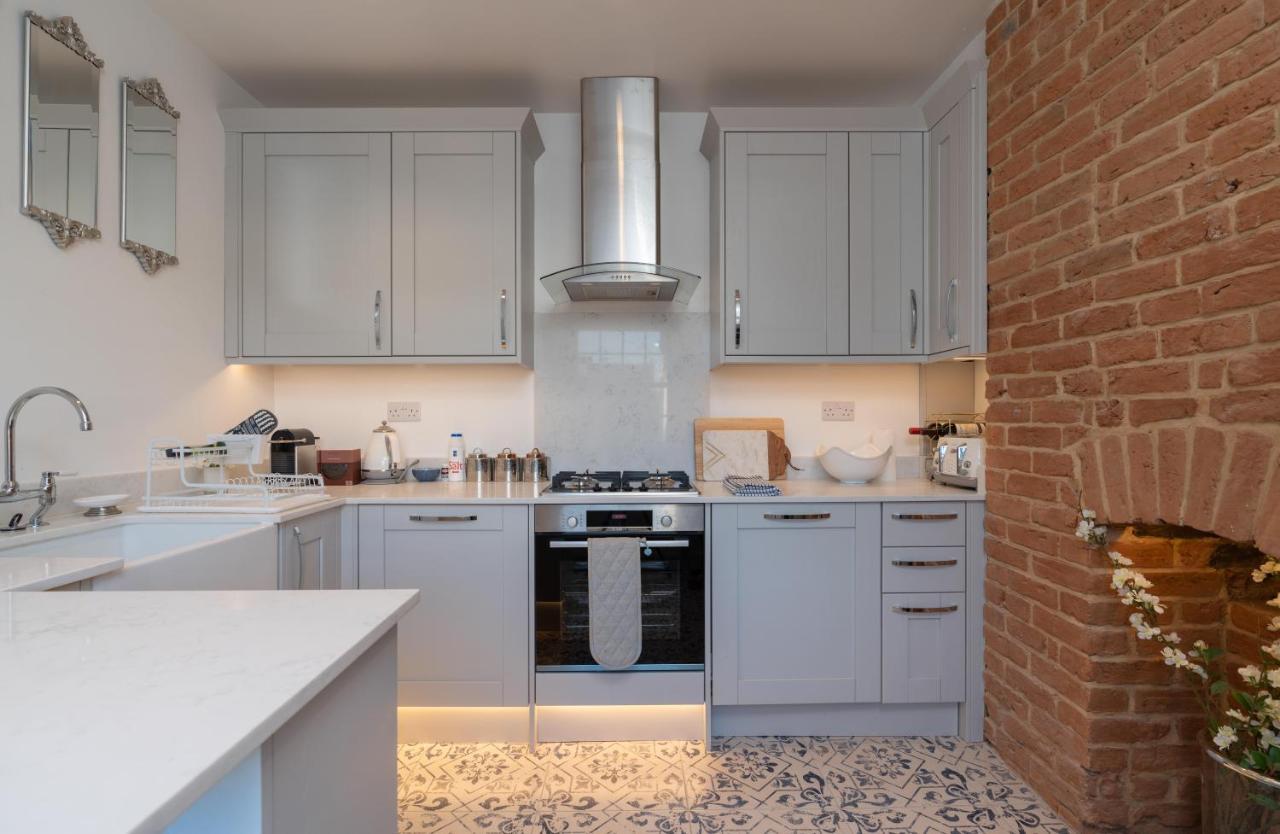 Gloucester Place Townhouse With Hot Tub! Cheltenham Eksteriør bilde